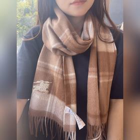 Burberry ·巴寶莉出口訂單尾貨 說(shuō)實(shí)話(huà)，設(shè)計(jì)非常簡(jiǎn)單，但那經(jīng)典刺繡戰(zhàn)馬的