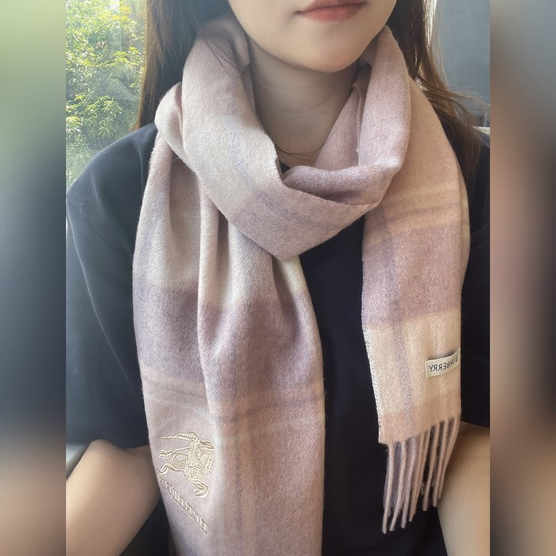 Burberry ·巴寶莉出口訂單尾貨 說實話，設計非常簡單，但那經典刺繡戰馬的