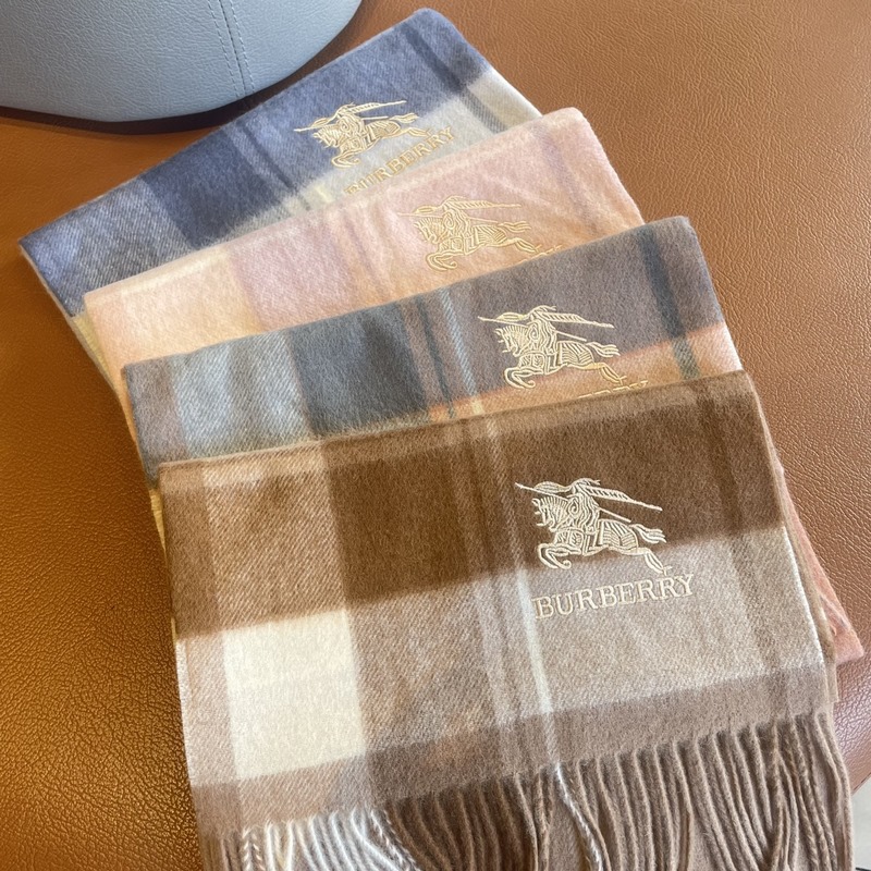 Burberry ·巴寶莉出口訂單尾貨 說實話，設計非常簡單，但那經典刺繡戰馬的