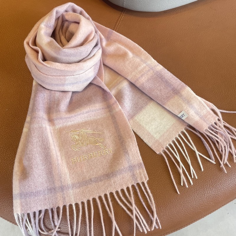 Burberry ·巴寶莉出口訂單尾貨 說實話，設計非常簡單，但那經典刺繡戰馬的