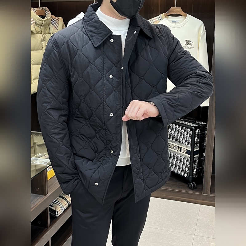 Burberry 2026秋冬最新款時尚設計師款 巴寶莉翻領夾克外套，菱形格棉衣