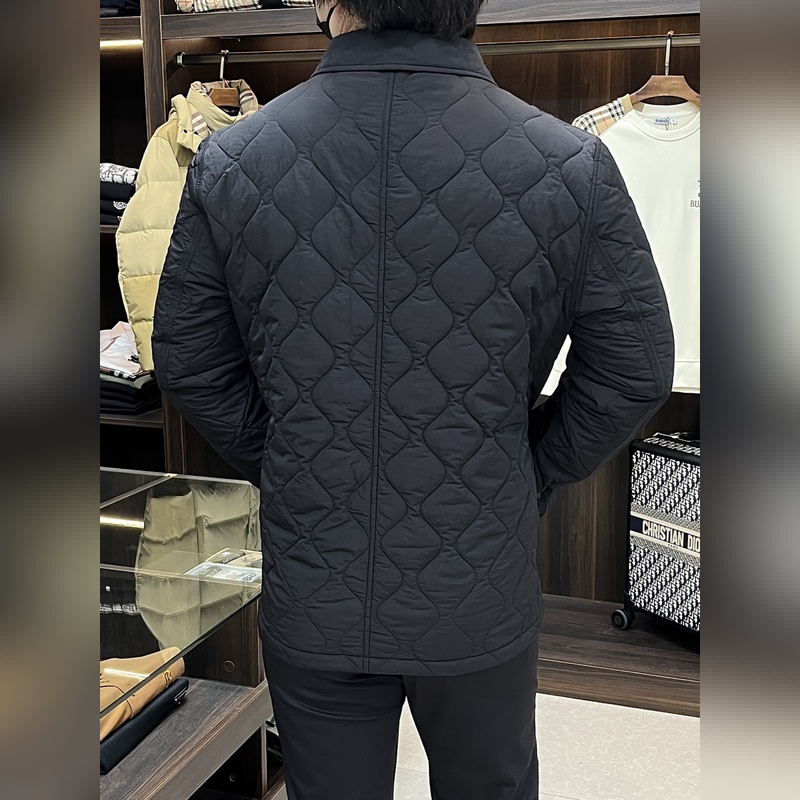 Burberry 2026秋冬最新款時(shí)尚設(shè)計(jì)師款 巴寶莉翻領(lǐng)夾克外套，菱形格棉衣