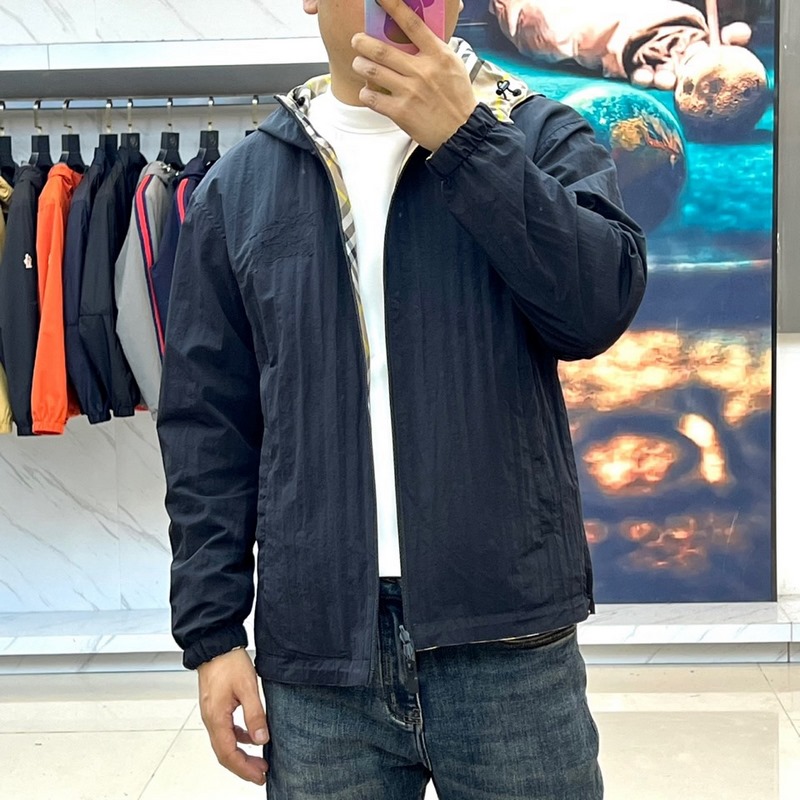 Burberry 巴寶莉2026秋冬新品巴寶莉[雙面穿]連帽夾克，以創新雙面設計