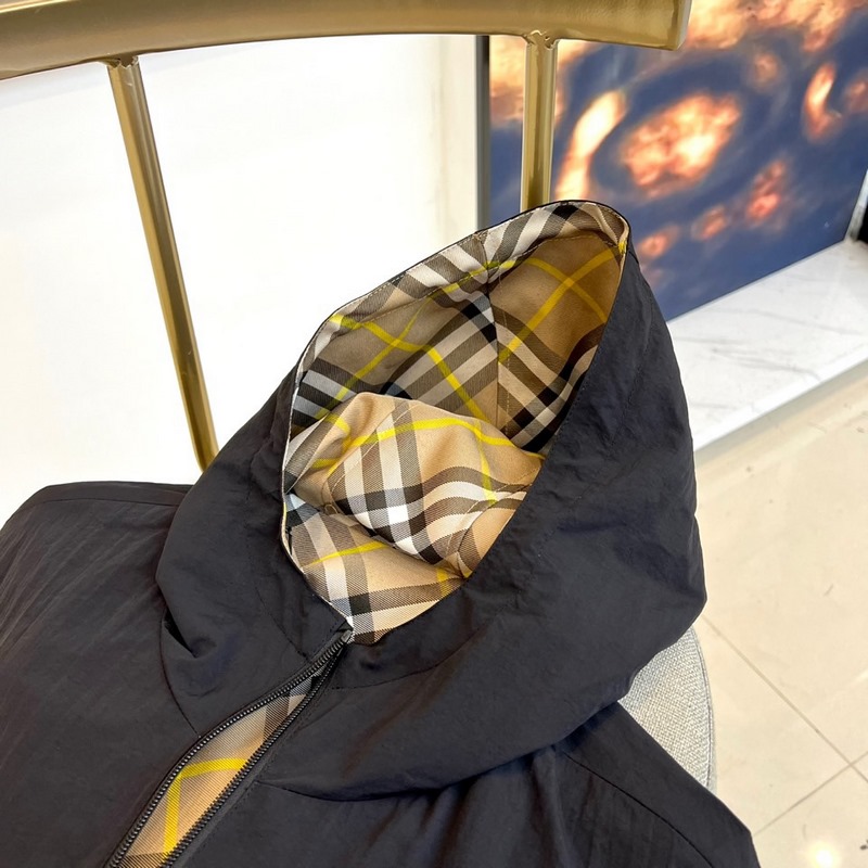 Burberry 巴寶莉2026秋冬新品巴寶莉[雙面穿]連帽夾克，以創新雙面設計