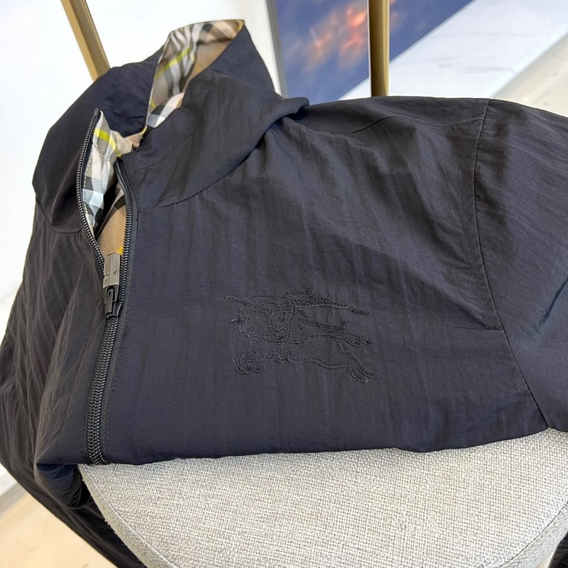 Burberry 巴寶莉2026秋冬新品巴寶莉[雙面穿]連帽夾克，以創新雙面設計