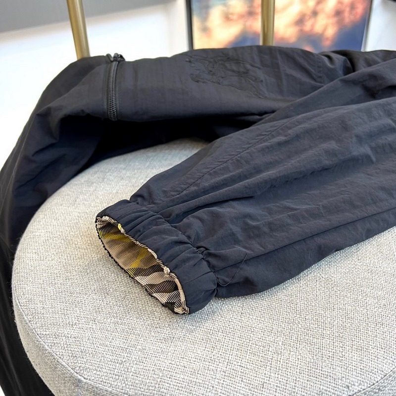 Burberry 巴寶莉2026秋冬新品巴寶莉[雙面穿]連帽夾克，以創新雙面設計