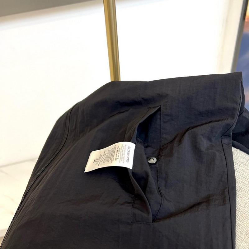 Burberry 巴寶莉2026秋冬新品巴寶莉[雙面穿]連帽夾克，以創新雙面設計