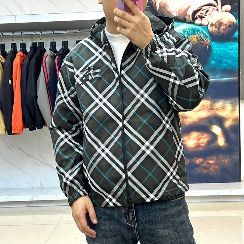 Burberry 巴寶莉2026秋冬新品巴寶莉[雙面穿]連帽夾克，以創新雙面設計