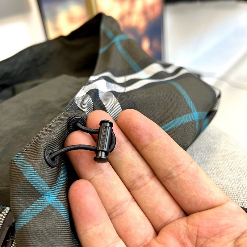 Burberry 巴寶莉2026秋冬新品巴寶莉[雙面穿]連帽夾克，以創新雙面設計