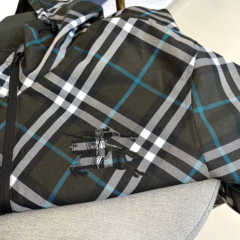 Burberry 巴寶莉2026秋冬新品巴寶莉[雙面穿]連帽夾克，以創新雙面設計