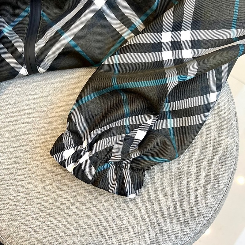 Burberry 巴寶莉2026秋冬新品巴寶莉[雙面穿]連帽夾克，以創新雙面設計