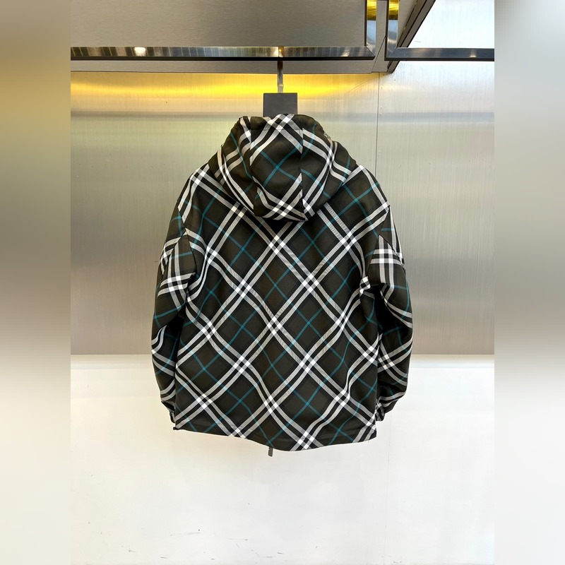 Burberry 巴寶莉2026秋冬新品巴寶莉[雙面穿]連帽夾克，以創新雙面設計