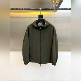 Burberry 巴寶莉2026秋冬新品巴寶莉[雙面穿]連帽夾克，以創新雙面設計