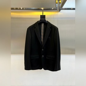 Burberry 巴寶莉25FW秋冬新品羊毛西服。觸感細膩，挺括性十足，融合了優