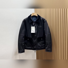 Burberry巴寶莉雙面休閑時尚夾克棉衣，以其獨特的設計理念和精湛的工藝，成為