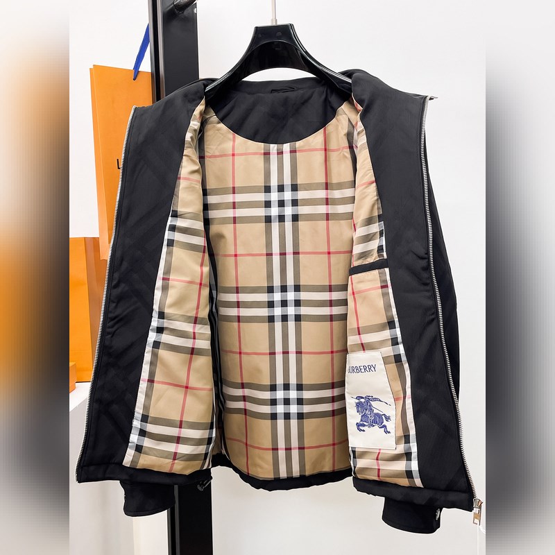 巴寶莉 2026早秋男士高端時裝款立領連帽戶外夾克外套，官方專櫃主推展示，香港洋