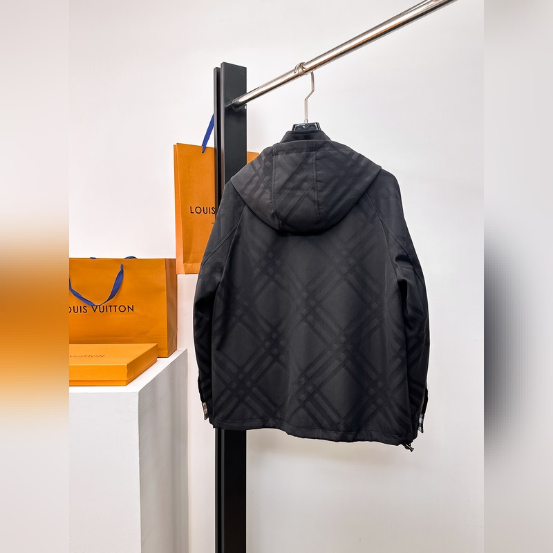 巴寶莉 2026早秋男士高端時裝款立領連帽戶外夾克外套，官方專櫃主推展示，香港洋