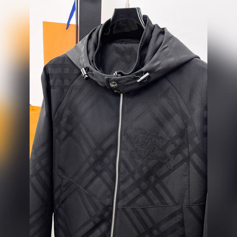 巴寶莉 2026早秋男士高端時裝款立領連帽戶外夾克外套，官方專櫃主推展示，香港洋