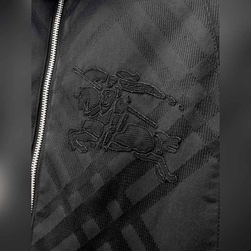 巴寶莉 2026早秋男士高端時裝款立領連帽戶外夾克外套，官方專櫃主推展示，香港洋