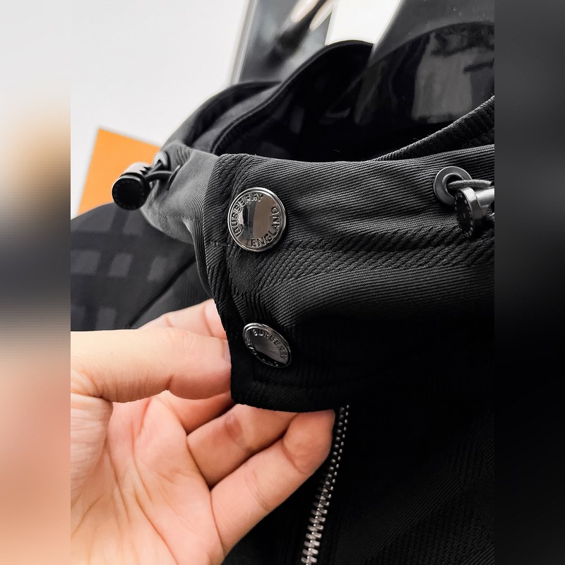 巴寶莉 2026早秋男士高端時裝款立領連帽戶外夾克外套，官方專櫃主推展示，香港洋