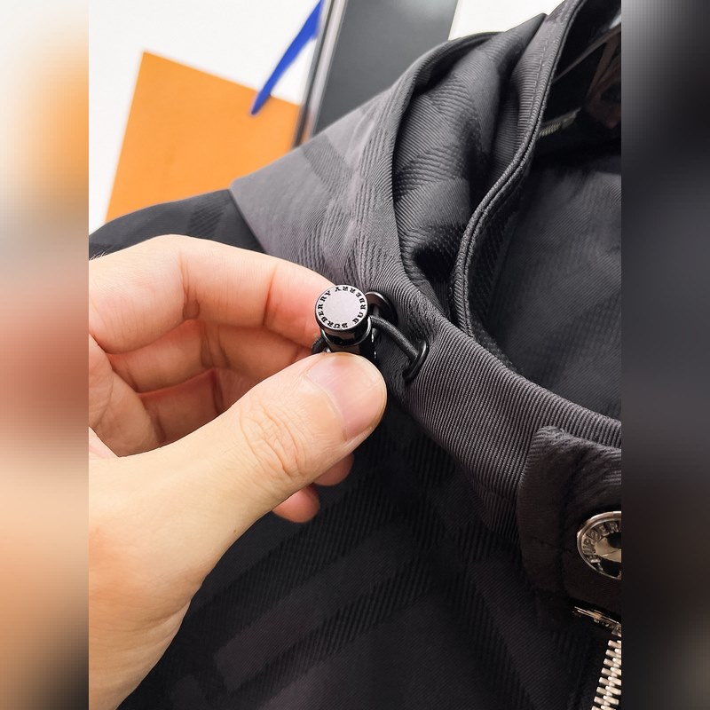 巴寶莉 2026早秋男士高端時裝款立領連帽戶外夾克外套，官方專櫃主推展示，香港洋