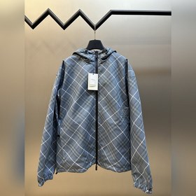 urberry巴寶莉 經典格紋雙面風衣外套 采用滌綸斜紋大提花格子布，裡布采