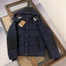 BBurberry 巴寶莉專櫃同步上新有售！連帽短款羽絨服，原版定制防水尼龍面料