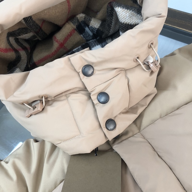 Burberry 巴寶莉 BBR連帽短款羽絨服，原版定制防水尼龍面料，五金輔料原