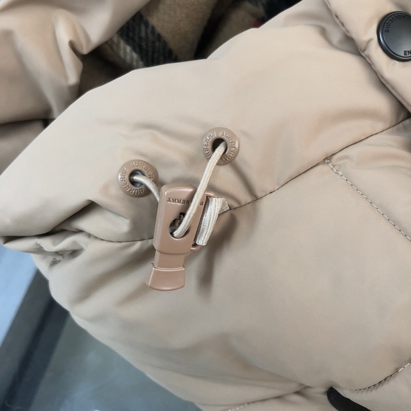 Burberry 巴寶莉 BBR連帽短款羽絨服，原版定制防水尼龍面料，五金輔料原