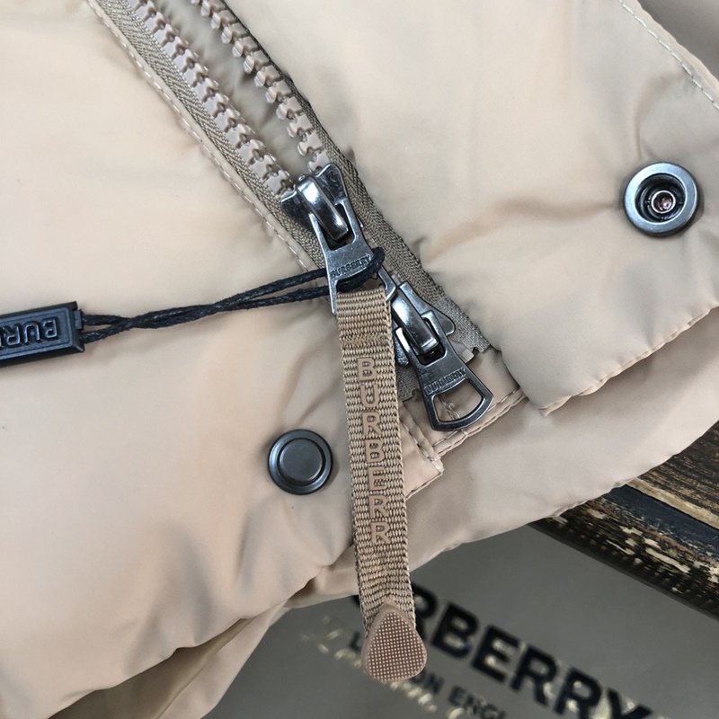 Burberry 巴寶莉 BBR連帽短款羽絨服，原版定制防水尼龍面料，五金輔料原