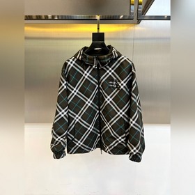 Burberry 巴寶莉2026秋冬新品巴寶莉[雙面穿]連帽夾克，以創新雙面設計