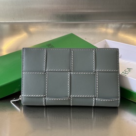 B家編織縫線錢包 748054 中寬編織外縫線設計 時髦度與經典并存 純手工縫