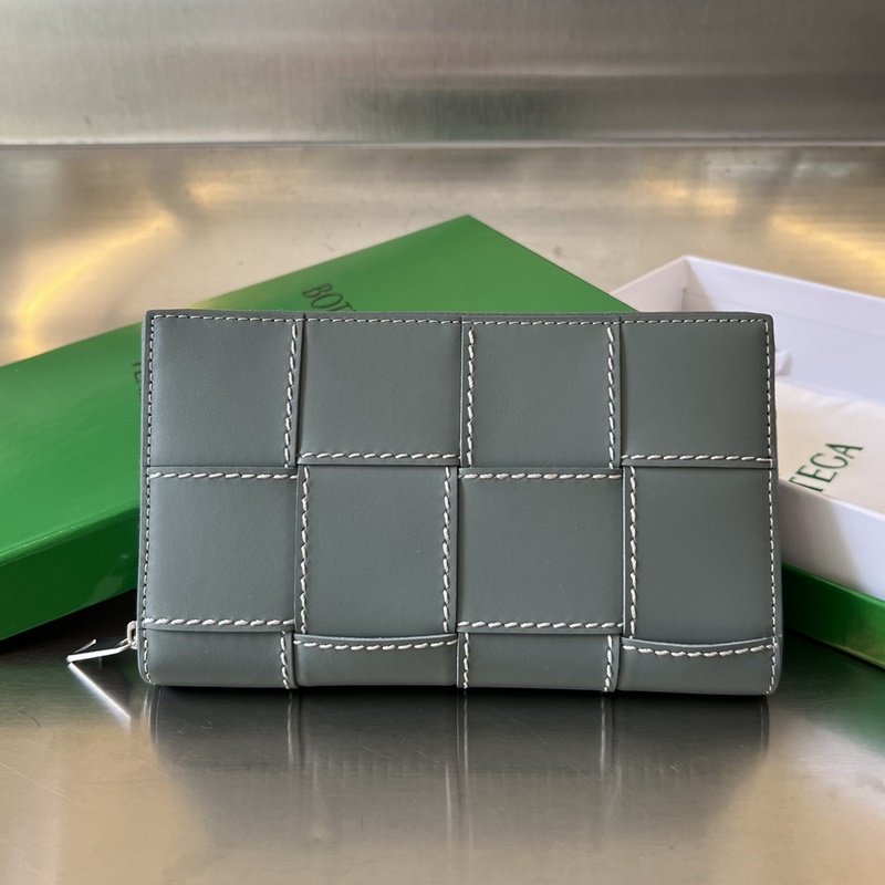 B家編織縫線錢包 748054 中寬編織外縫線設計 時髦度與經典并存 純手工縫