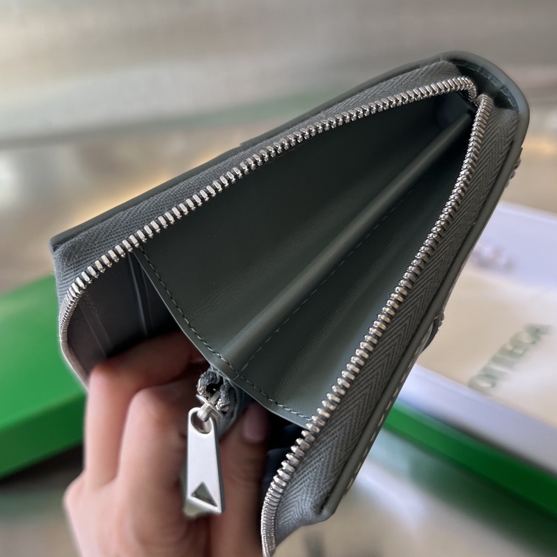 B家編織縫線錢包 748054 中寬編織外縫線設計 時髦度與經典并存 純手工縫