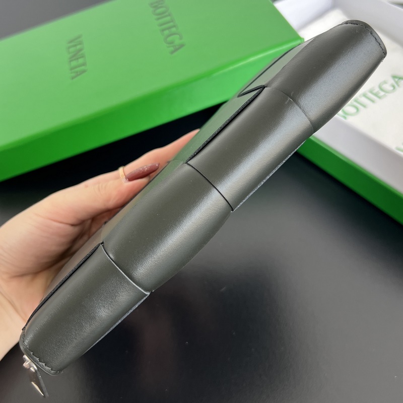 #Bv 男士大編格錢包 649607 經(jīng)典編織牛皮制成 柔軟舒適 有質(zhì)感 內(nèi)部細(xì)