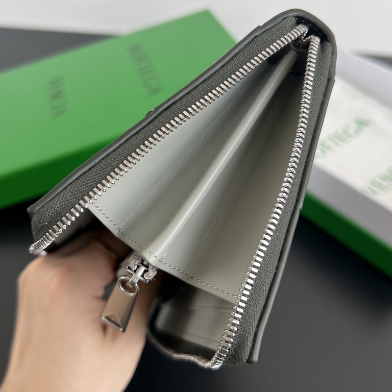 #Bv 男士大編格錢包 649607 經(jīng)典編織牛皮制成 柔軟舒適 有質(zhì)感 內(nèi)部細(xì)