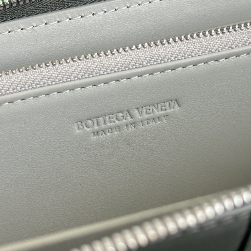 #Bv 男士大編格錢包 649607 經(jīng)典編織牛皮制成 柔軟舒適 有質(zhì)感 內(nèi)部細(xì)