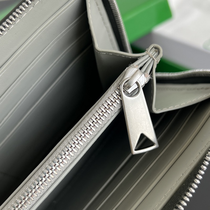 #Bv 男士大編格錢包 649607 經(jīng)典編織牛皮制成 柔軟舒適 有質(zhì)感 內(nèi)部細(xì)