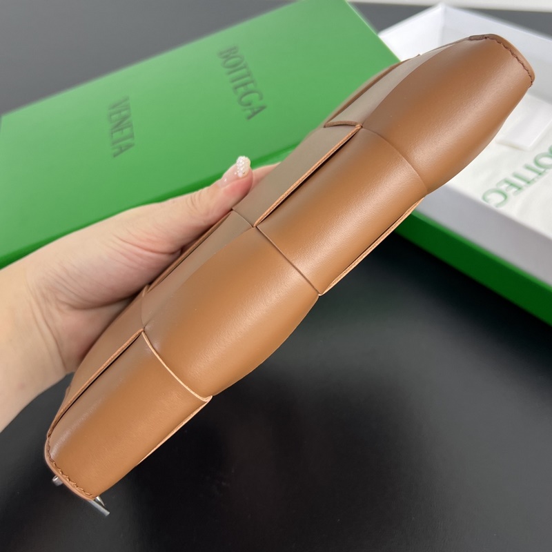 #Bv 男士大編格錢包 649607 經(jīng)典編織牛皮制成 柔軟舒適 有質(zhì)感 內(nèi)部細(xì)