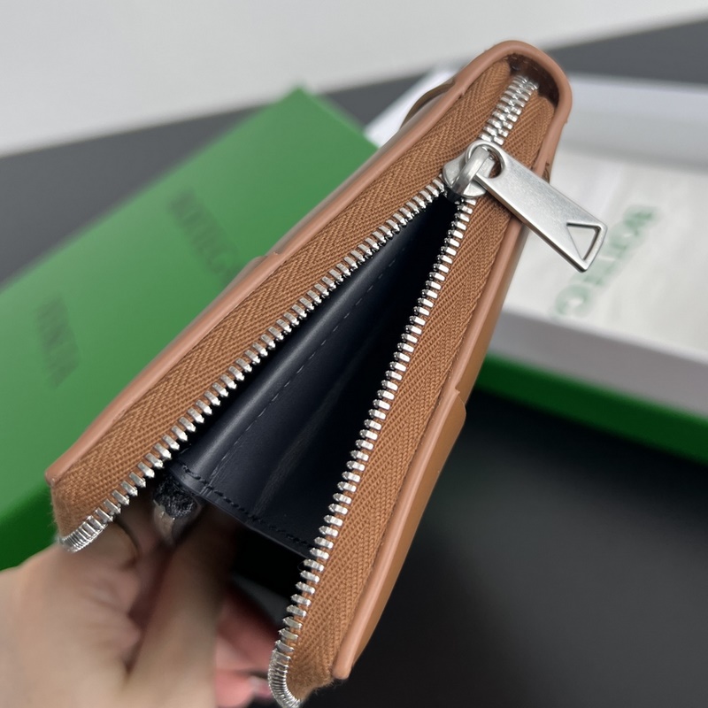 #Bv 男士大編格錢包 649607 經(jīng)典編織牛皮制成 柔軟舒適 有質(zhì)感 內(nèi)部細(xì)