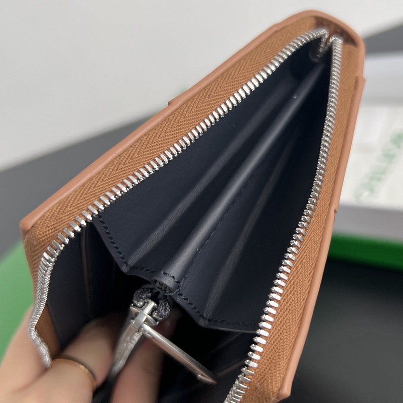 #Bv 男士大編格錢包 649607 經(jīng)典編織牛皮制成 柔軟舒適 有質(zhì)感 內(nèi)部細(xì)