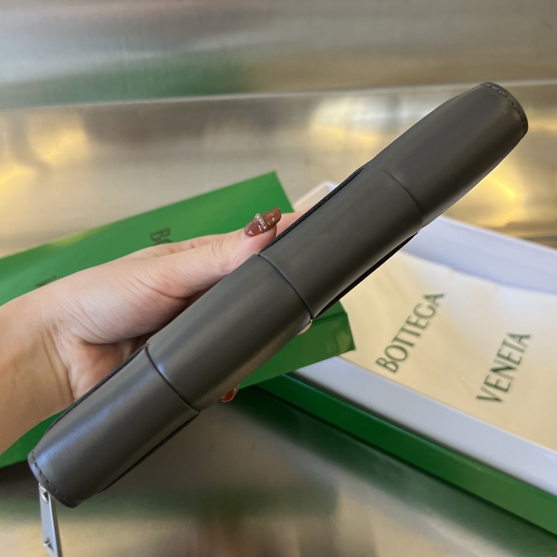 #Bv 男士大編格錢包 649607 經典編織牛皮制成 柔軟舒適 有質感 內部細