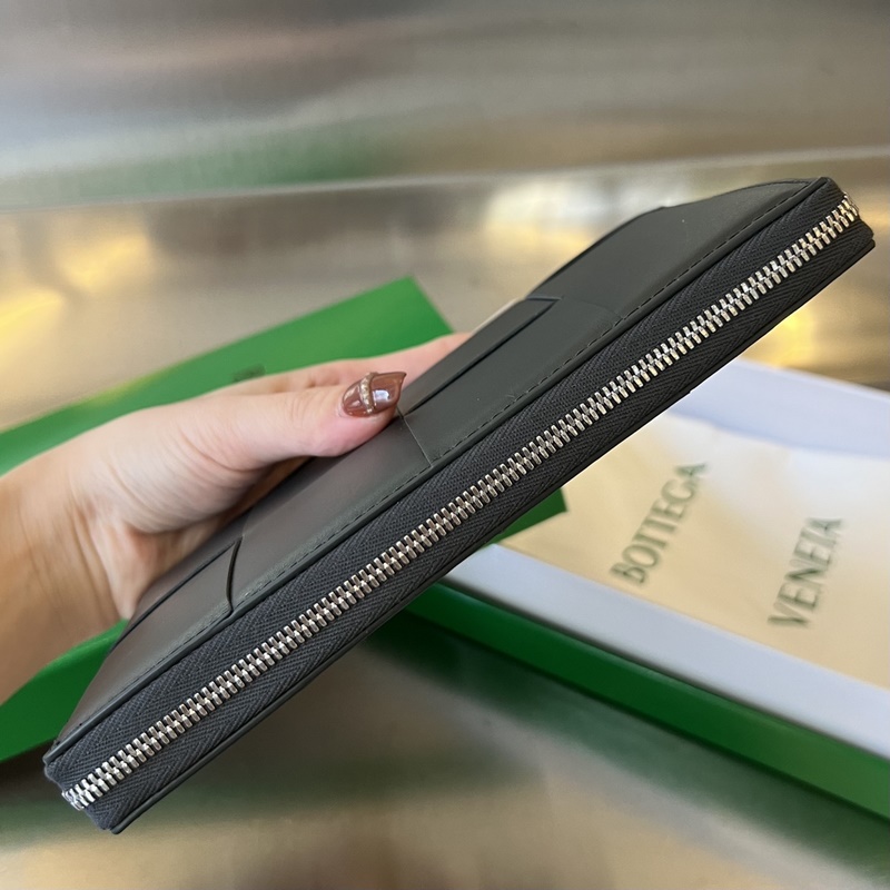 #Bv 男士大編格錢包 649607 經(jīng)典編織牛皮制成 柔軟舒適 有質(zhì)感 內(nèi)部細