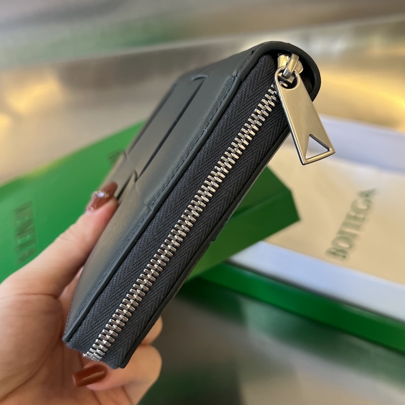 #Bv 男士大編格錢包 649607 經(jīng)典編織牛皮制成 柔軟舒適 有質(zhì)感 內(nèi)部細