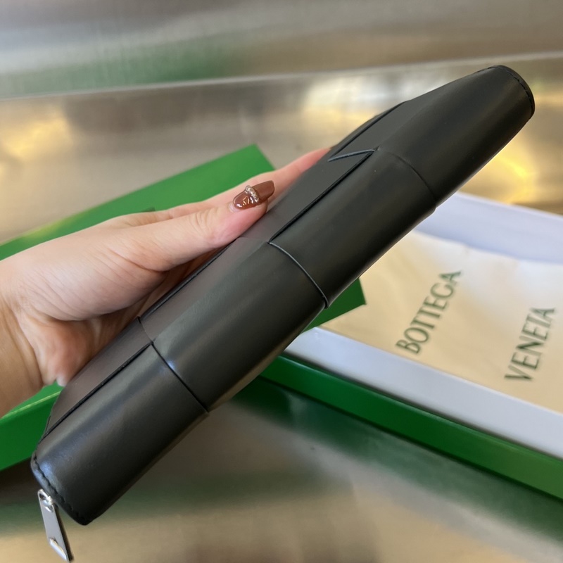 #Bv 男士大編格錢包 649607 經(jīng)典編織牛皮制成 柔軟舒適 有質(zhì)感 內(nèi)部細