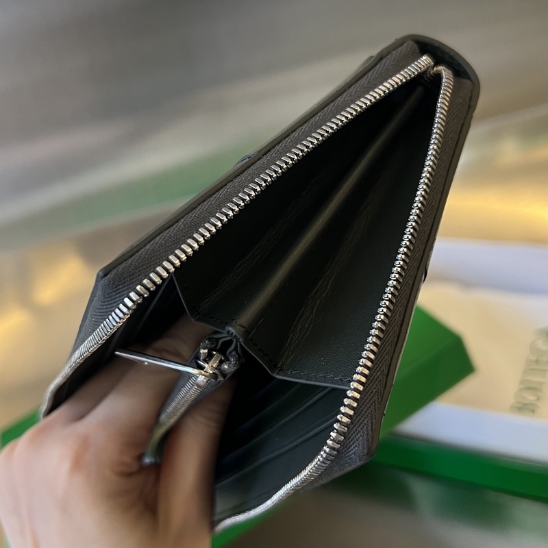 #Bv 男士大編格錢包 649607 經(jīng)典編織牛皮制成 柔軟舒適 有質(zhì)感 內(nèi)部細