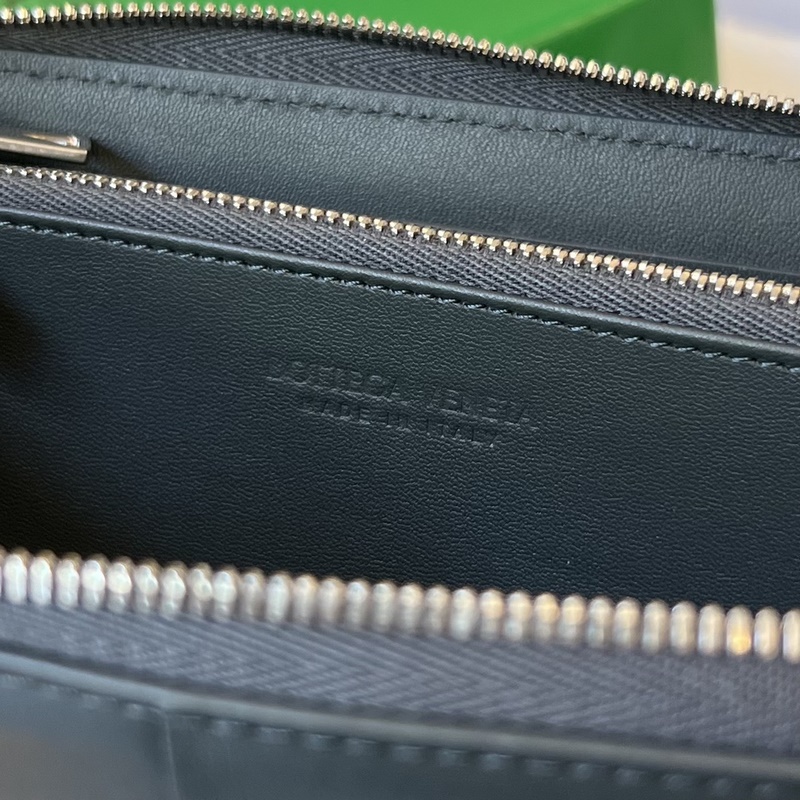 #Bv 男士大編格錢包 649607 經(jīng)典編織牛皮制成 柔軟舒適 有質(zhì)感 內(nèi)部細