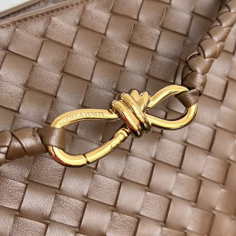 #Bottega Veneta 2026春夏新款Andiamo手袋 衆多明星同款