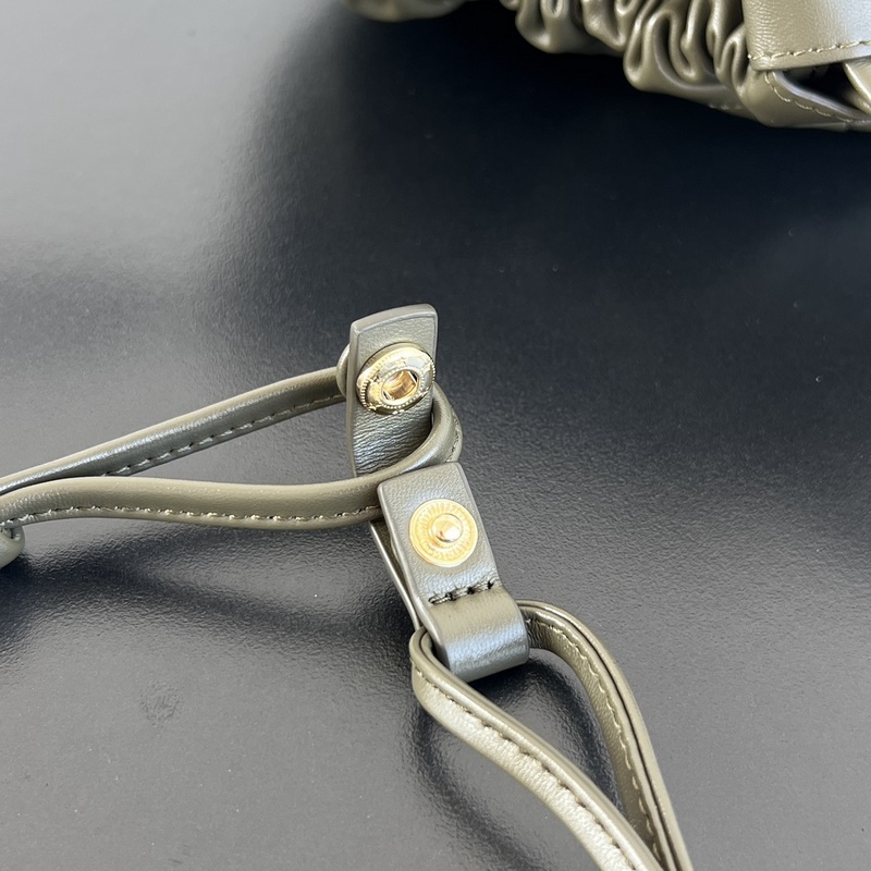 #Bv 新款 抽繩Dustbag 垃圾袋 796728 垃圾袋真的好搭！慵懶自