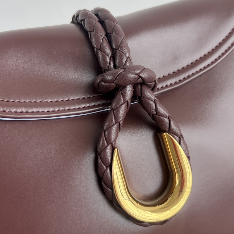 BV 24秋冬新款 806030 Small Liberta 手袋 別緻鎖扣設計